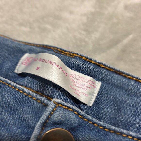 No Boundaries Raw Hem Distressed Jean Shorts | Women’s Size‎ 9 - Picture 4 of 4